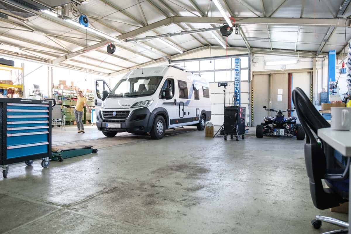 Camper In Der Werkstatt
