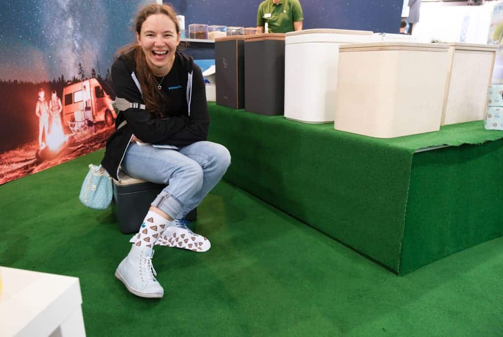 Olya Mit Den Neuen Holz-Trelinos (Und Neuen Socken!)