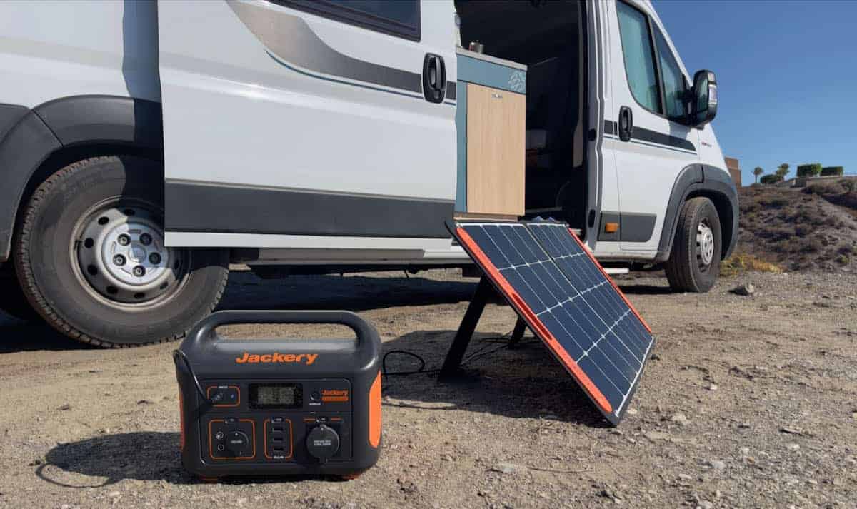 Eine Power Station Für Camping Und Wohnmobil 7 Powerstation Vor Dem Wohnmobil