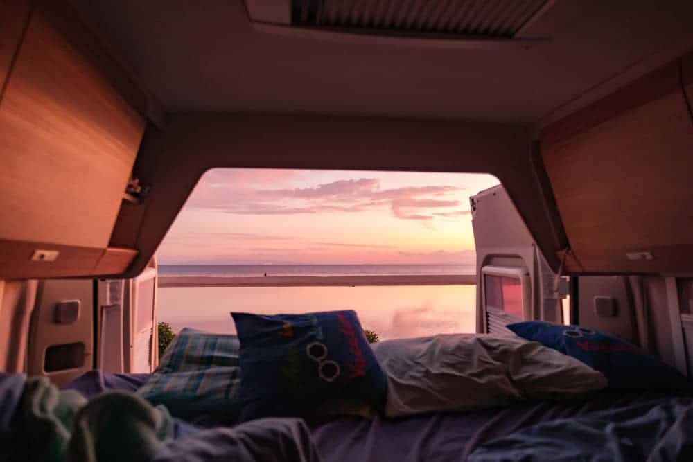 Blick Auf Den Atlantik Vom Wohnmobil-Bett Aus