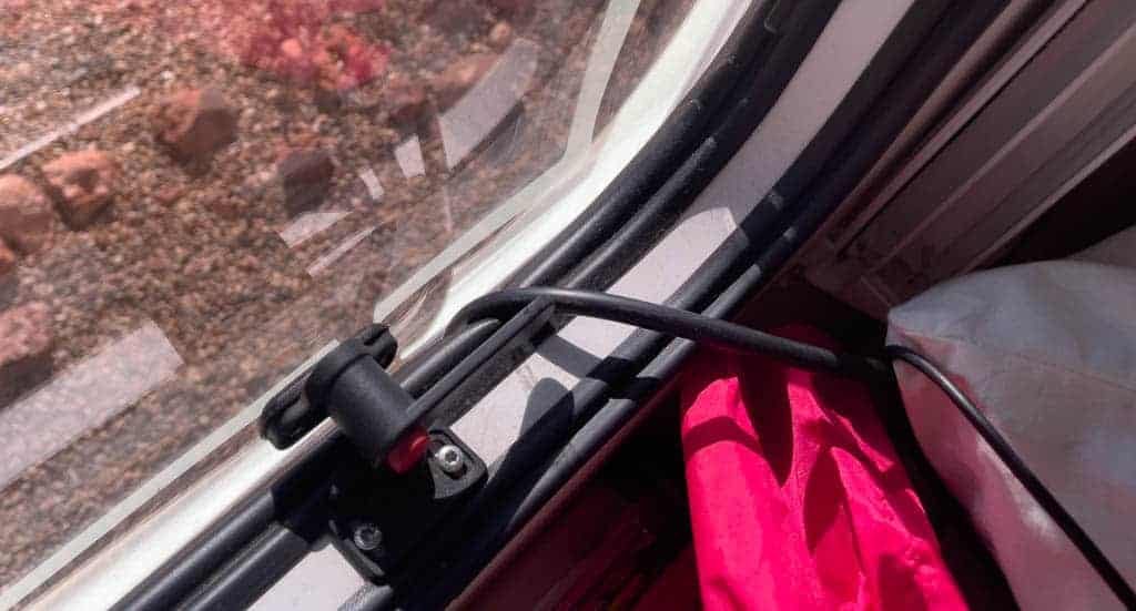 Kabel Von Solartasche Durch Wohnmobil-Ausstellfenster