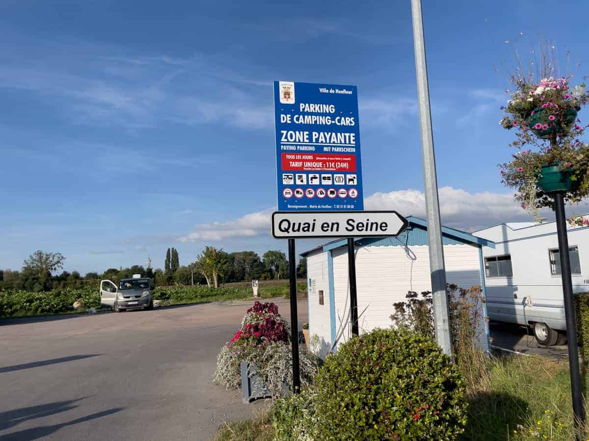 Entsorgungsstation Am Stellplatz  Sowie Die Tarif-Hinweistafel