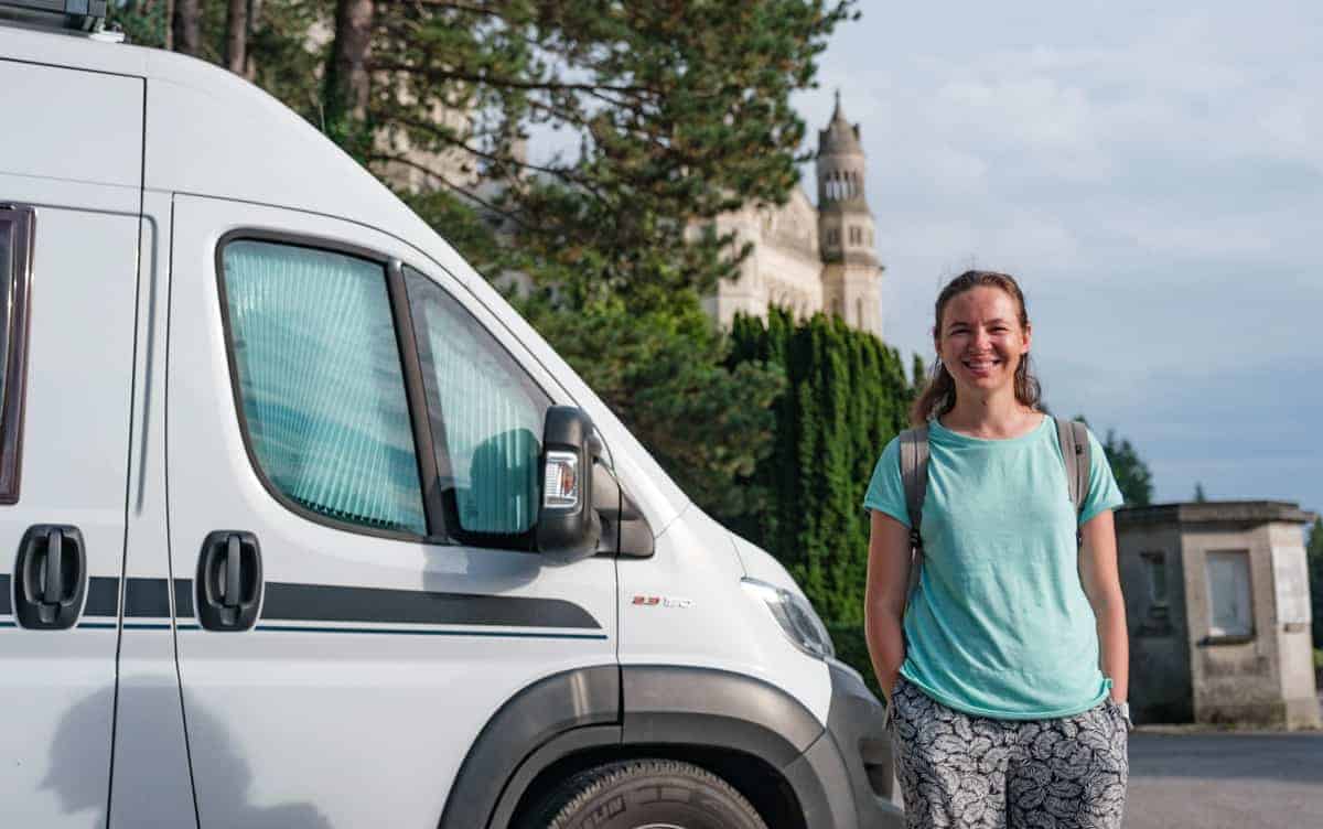 Busparkplatz Vor Der Basilika Von Lisieux