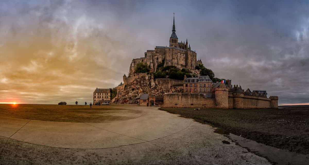 Der Mont-Saint-Michel Mit Dem Wohnmobil 26 SpÄT, Aber Doch: Ein Paar Sonnenstrahlen Am Mont-Saint-Michel