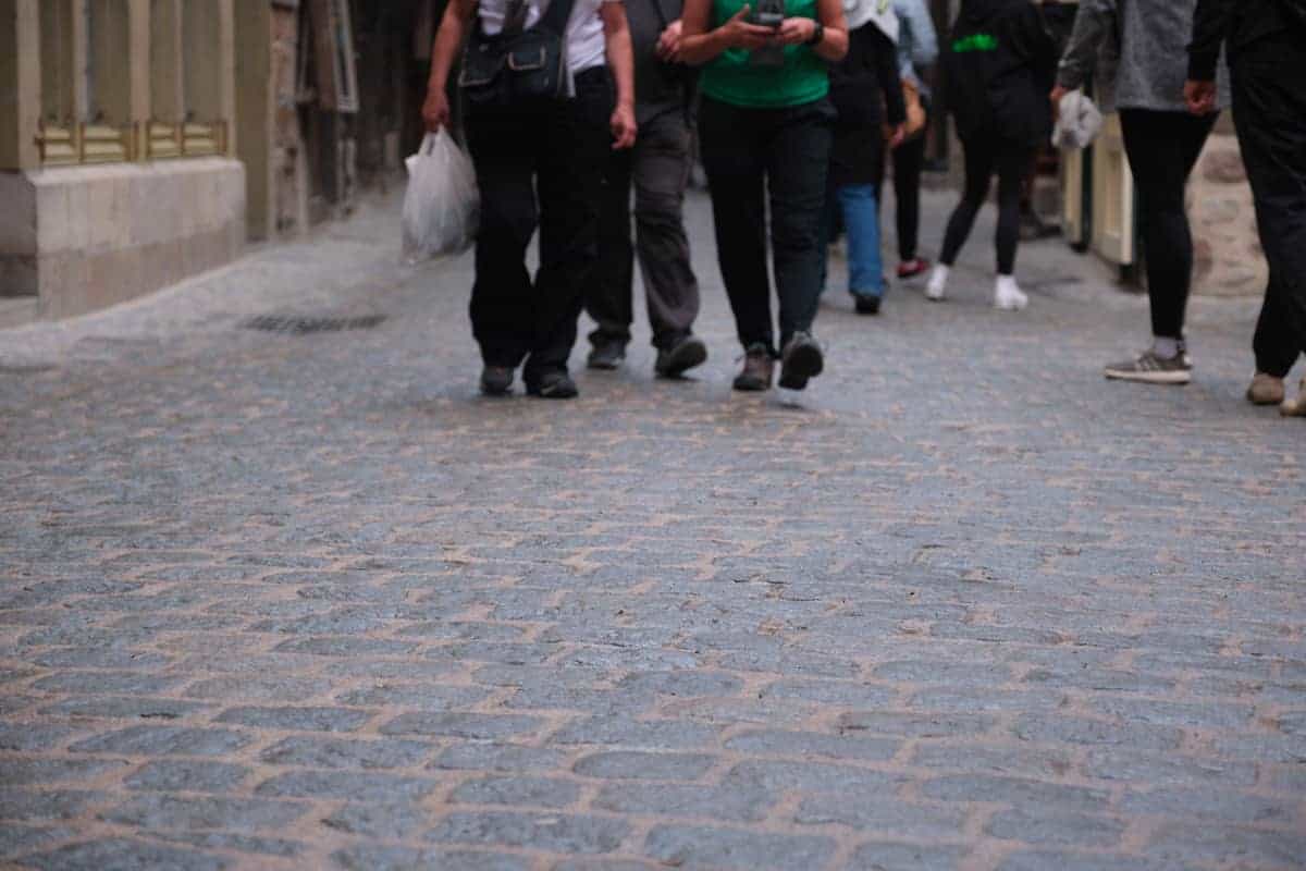 Der Mont-Saint-Michel Mit Dem Wohnmobil 12 Viele Leute Am Mont Saint Michel
