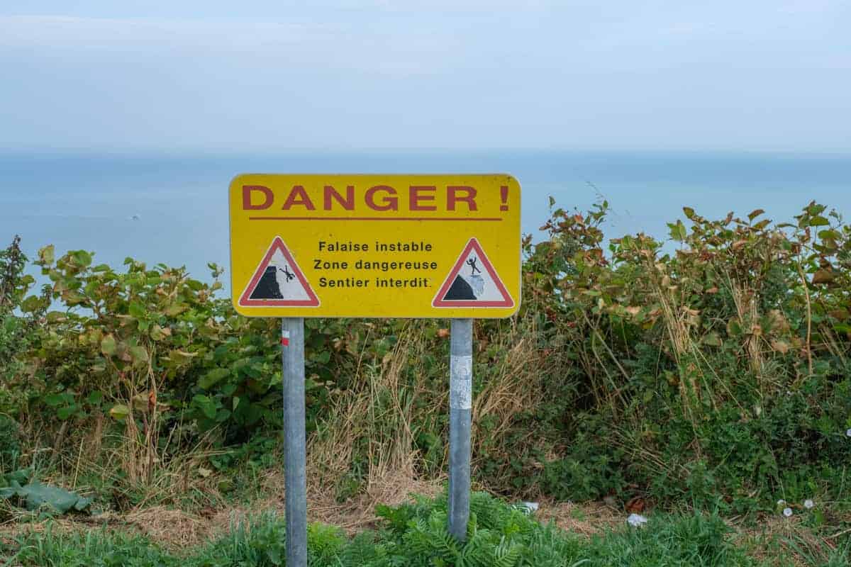 Warnschild Klippen Normandie