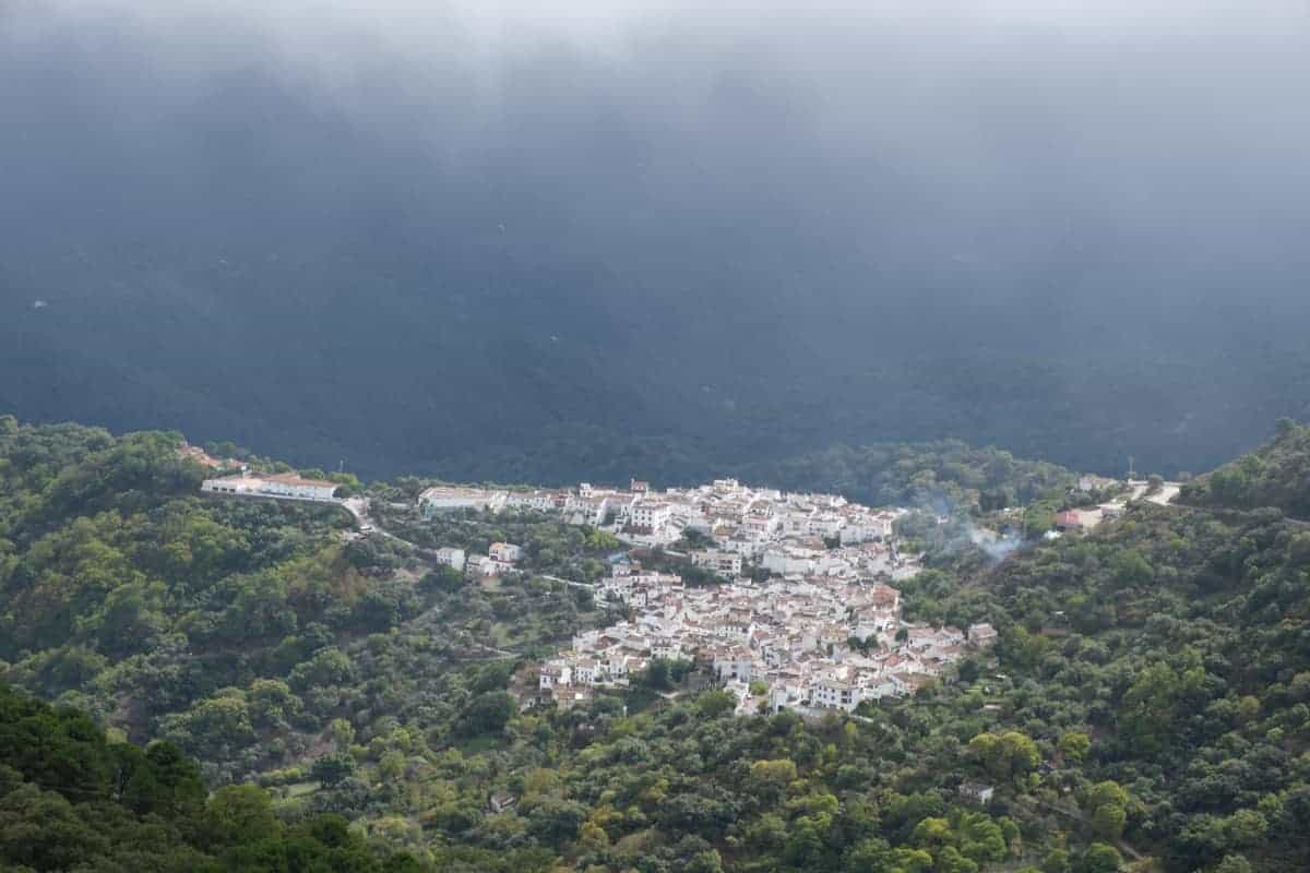 Tropeninsel? Nein, Ein Pueblo Blanco Andalusiens