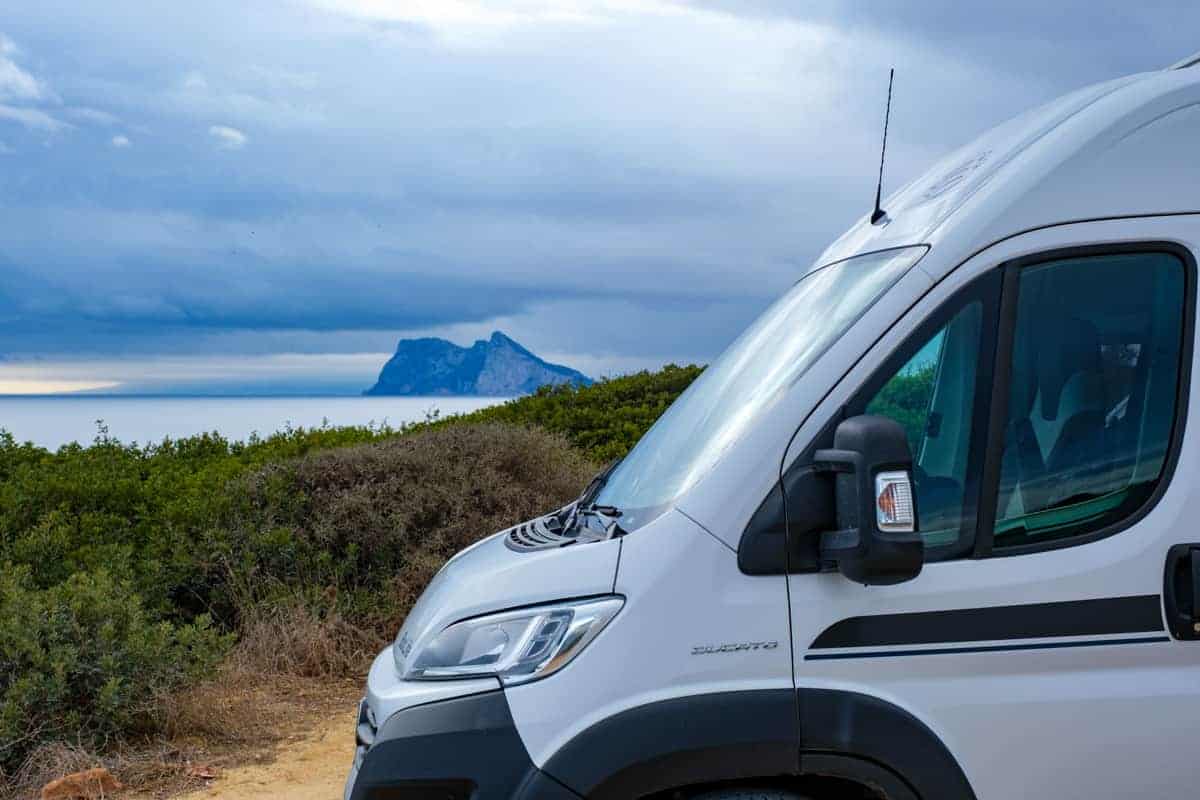 Wohnmobil Mit Gibraltar Im Hintergrund