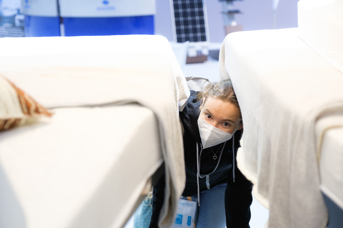 Wohnmobile Inspizieren Auf Der Caravan Salon