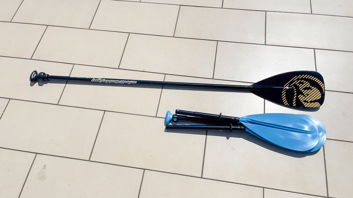 Das Beiliegende Paddel Ist Sehr Gut Zu Transportieren - Das Kann Man Von Unserem Carbonpaddel Nicht Behaupten