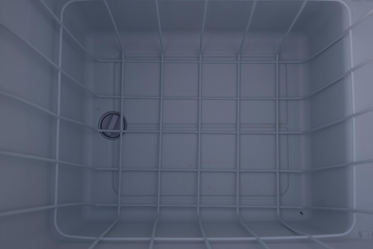 Icecube Kühlbox Von Maentum Im Großen Test 12 Ablauf-Stöpsel Am Boden Der Icecube Kühlbox