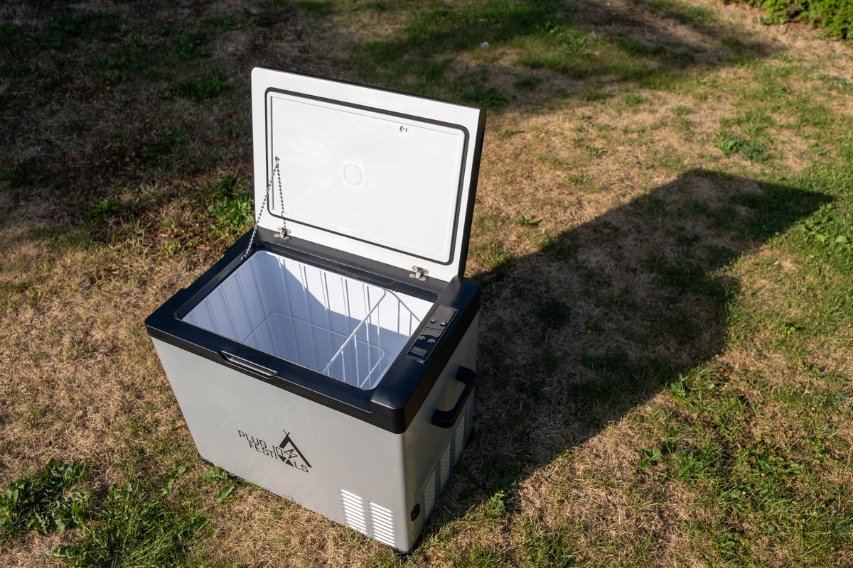 Icecube Kühlbox Von Maentum Im Großen Test 7 Der Deckel Der Icecube Kühlbox: Stabil Und Magnetisch