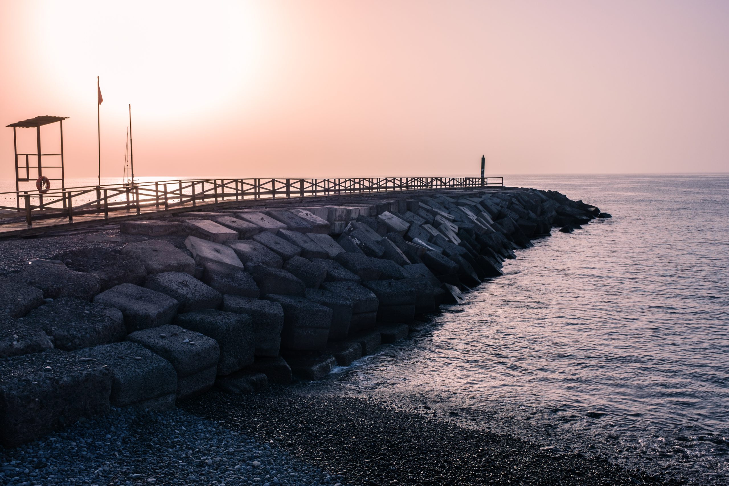 Ein Steg in der Morgensonne auf La Gomera Ein Steg in der Morgensonne auf La Gomera