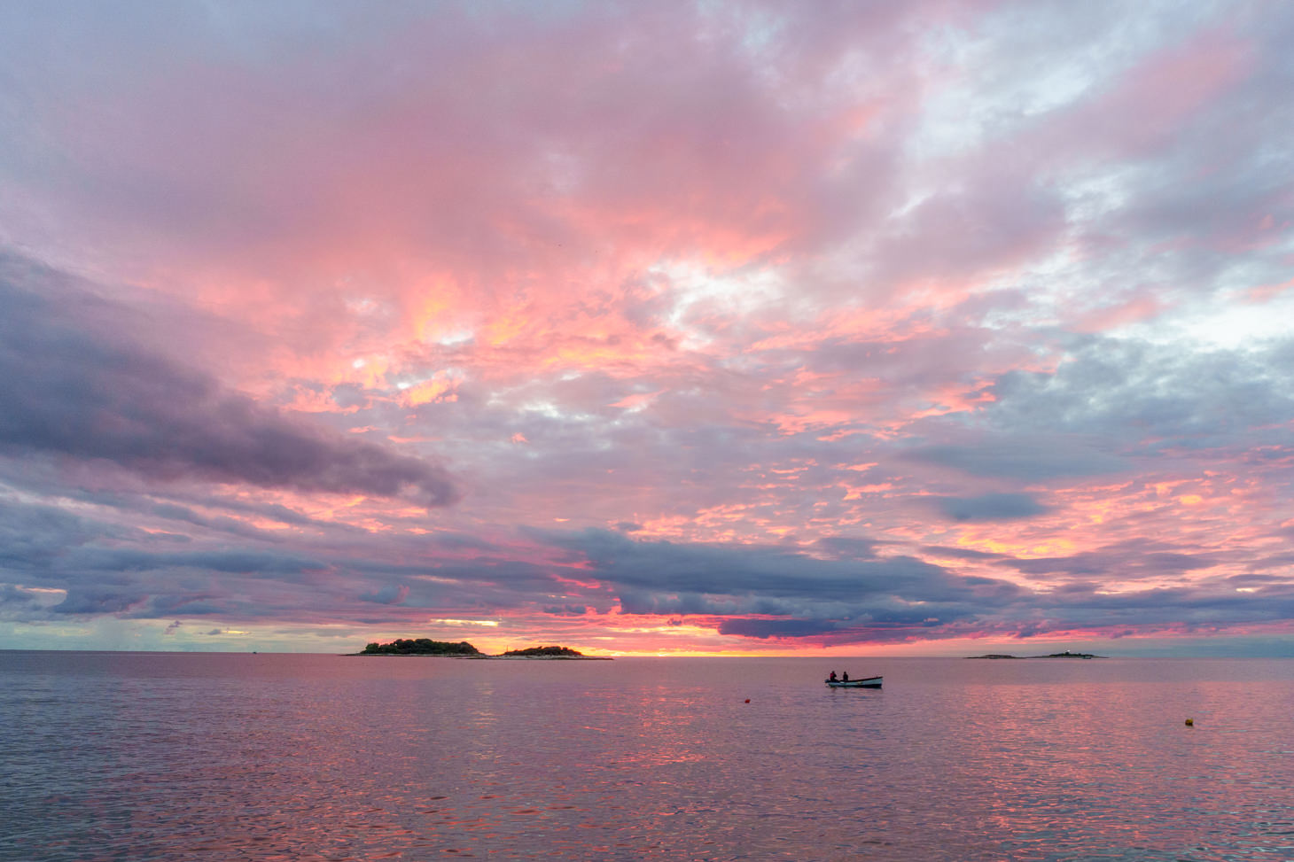 Küstenpatent Kroatien: Ein Ausführlicher Erfahrungsbericht 1 Fischerboot Vor Istrien In Der Blauen Stunde