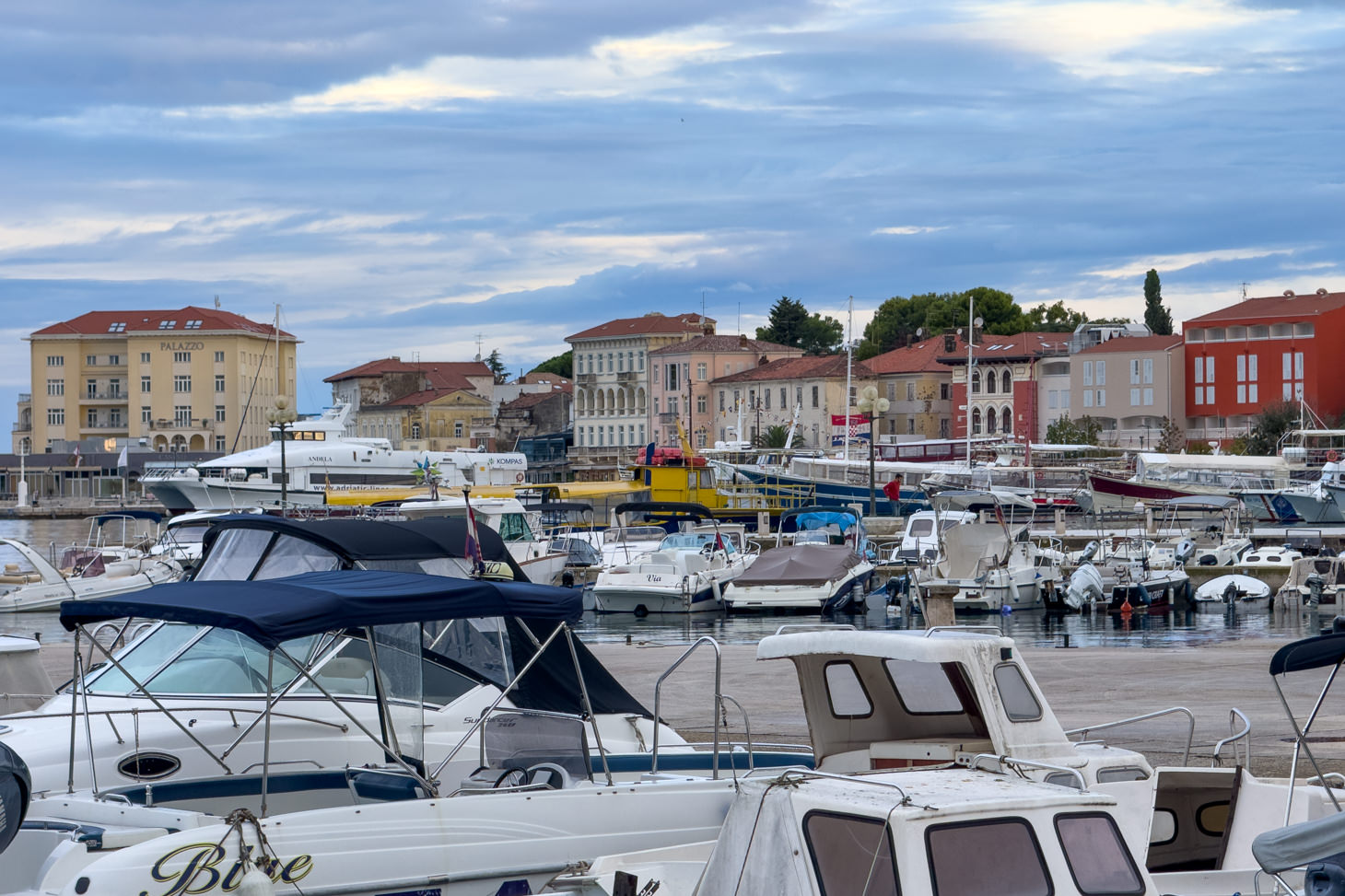 Küstenpatent Kroatien: Ein Ausführlicher Erfahrungsbericht 9 Morgens Am Weg Zum Hafenamt In Poreč