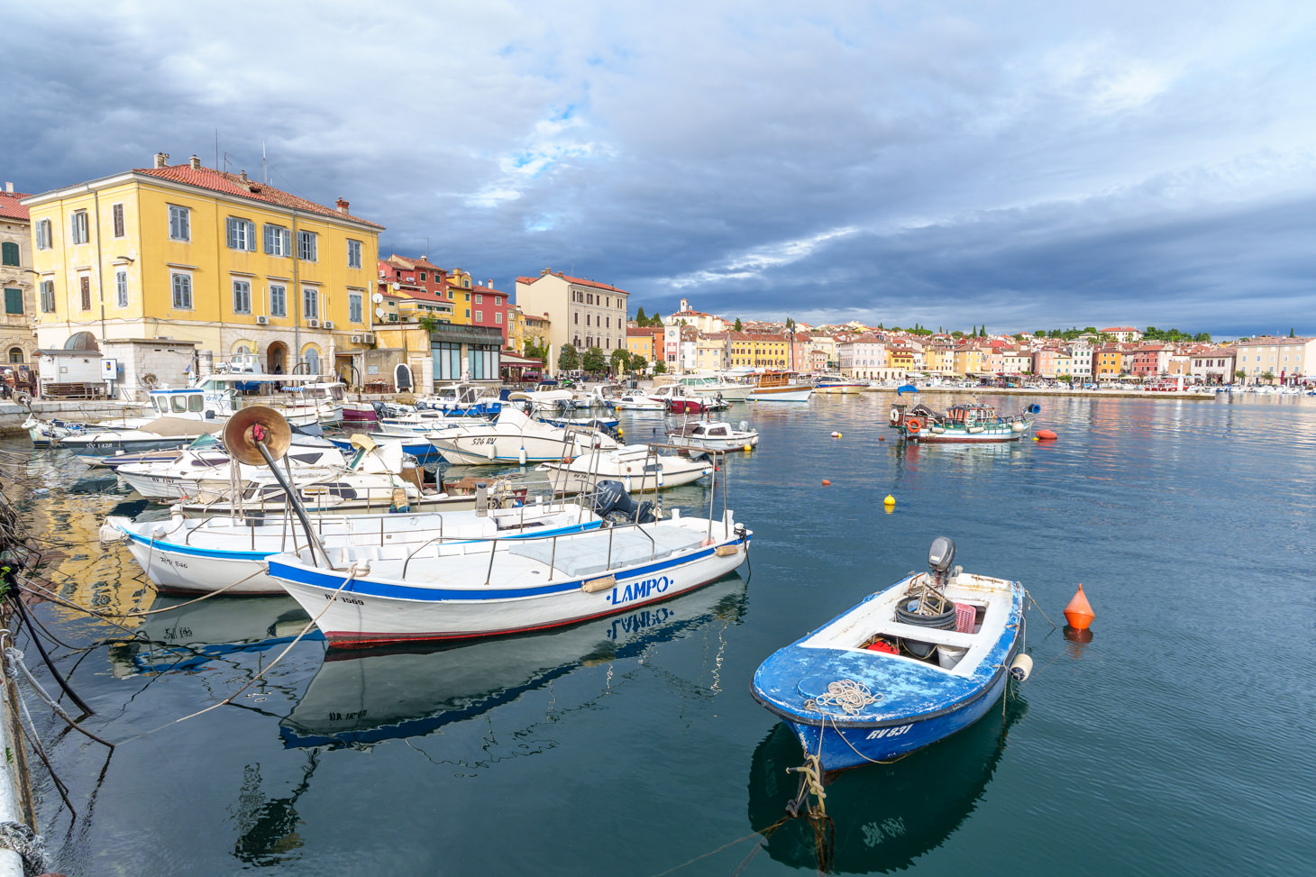 Küstenpatent Kroatien: Ein Ausführlicher Erfahrungsbericht 6 Boote In Rovinj