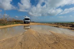 Wohnmobil Vor Wasserlacke